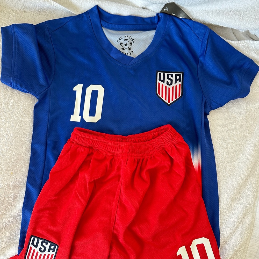 USA Kids Soccer Jersey Set - Blue and Red（4T）